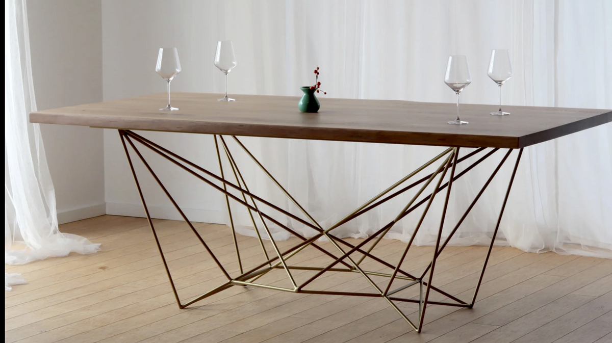 Tavolo di Design con Struttura Geometrica Oro - Modello S_05
